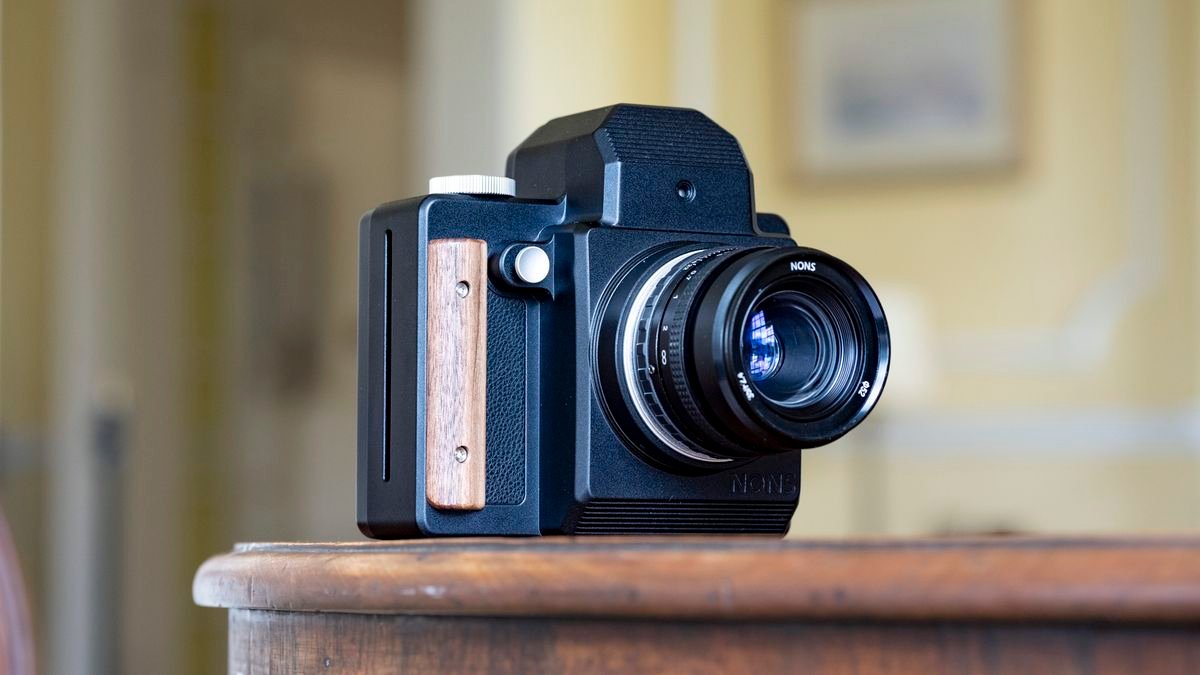 Nons SL660 review: an instant camera photographers will fall in love with